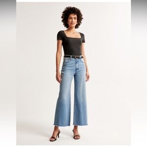 High Rise Cropped Wide Leg Jean - Medium Wash w Raw Hem
